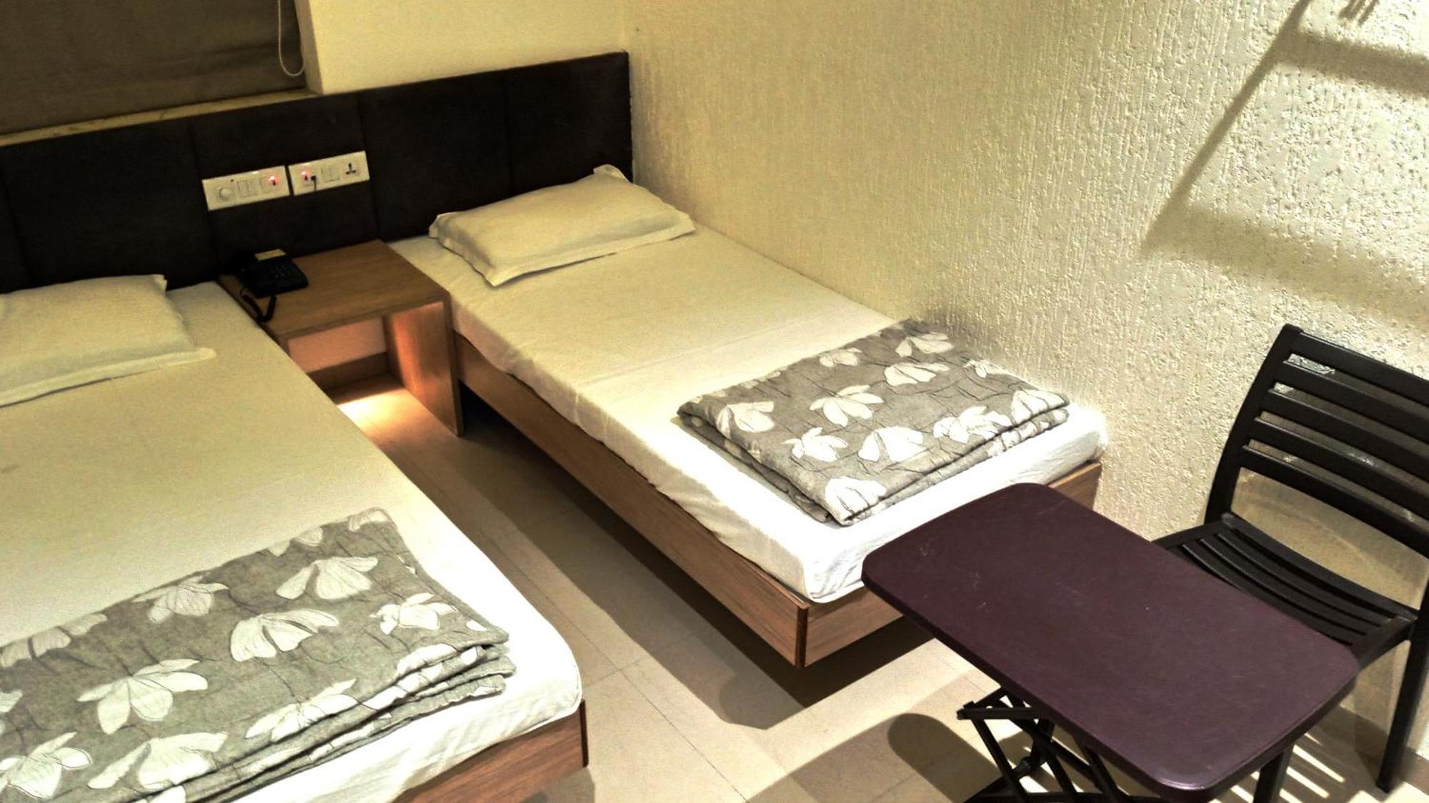 Hotel Ramniwas ジャルガオン エクステリア 写真