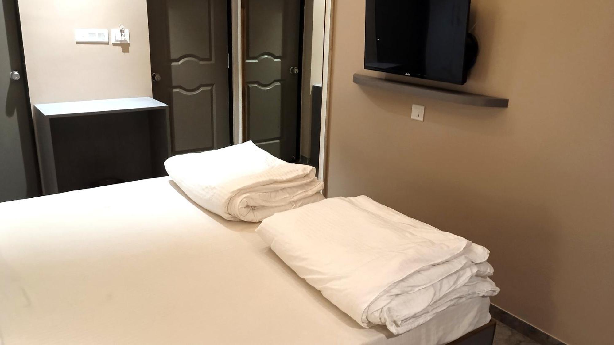 Hotel Ramniwas ジャルガオン エクステリア 写真