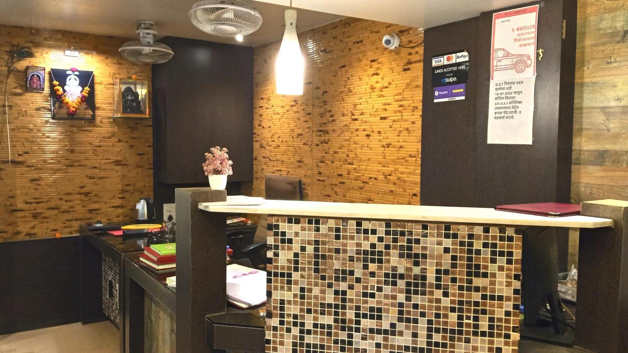 Hotel Ramniwas ジャルガオン エクステリア 写真
